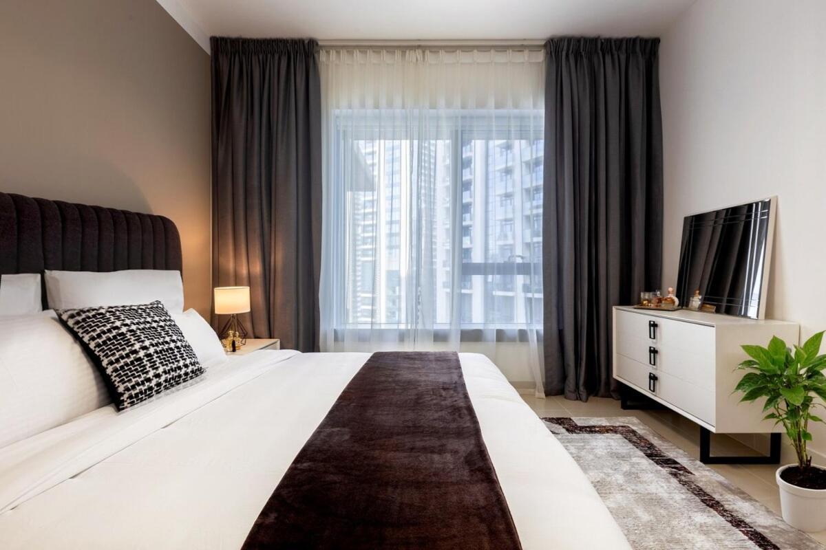 Near Burj Khalifa, Fountain View, Mall In 10 Mins Walk *