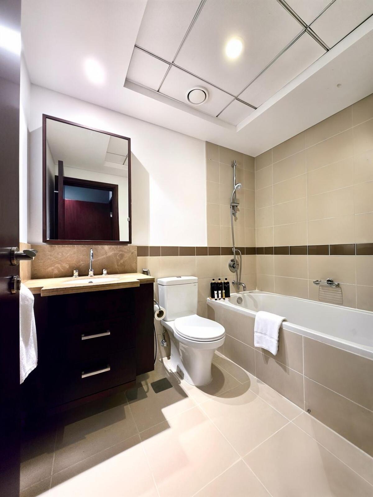 Near Burj Khalifa, Fountain View, Mall In 10 Mins Walk